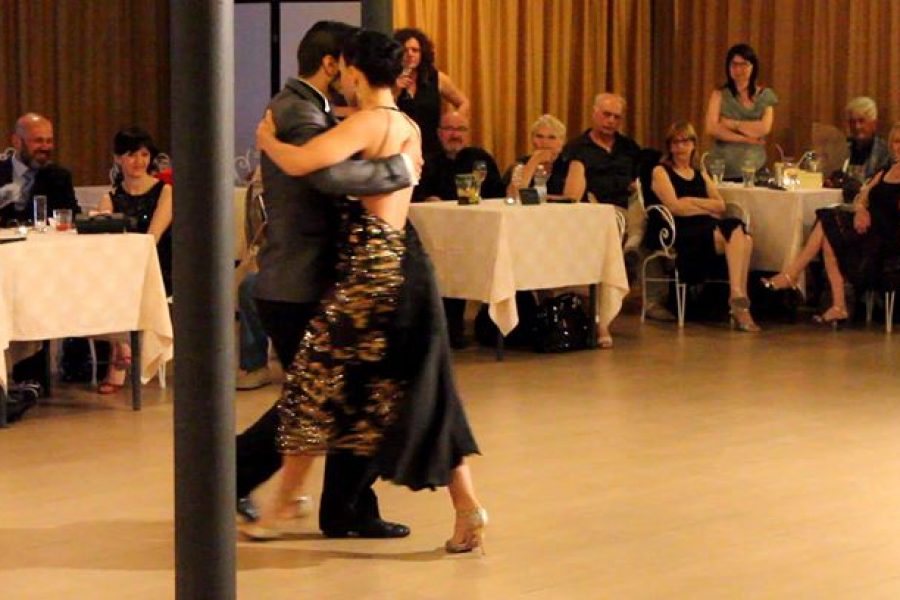 Jimena Hoeffner y Fernando Carrasco alla milonga del Villa Regina di Ferrara