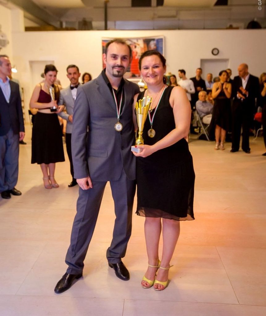 premiazione-1-posto-cristian-e-giovanna-sogni-di-tango
